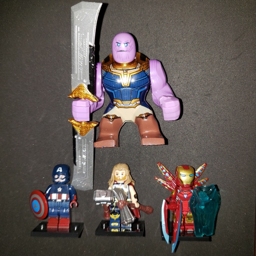 New Marvel Avengers 4 Mini Figure Set